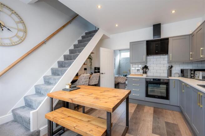 KITCHEN / DINING 2