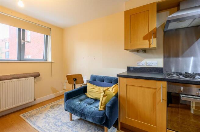 KITCHEN / DINING AREA