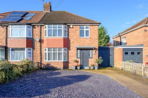 Danebury Drive, York, YO26 5EQ