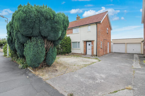 Strode Road, Street
