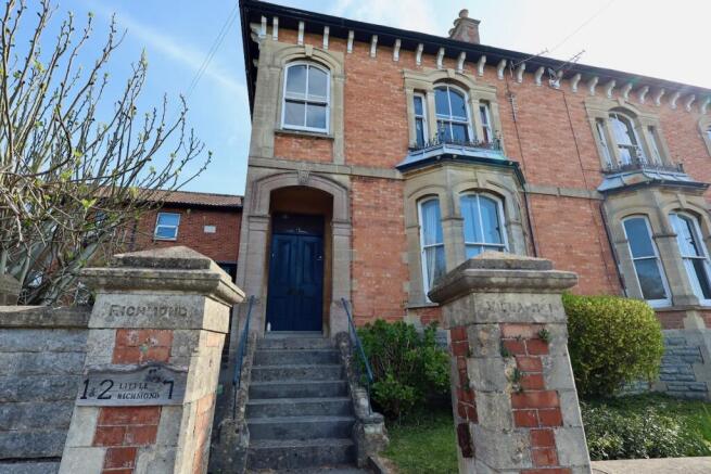 Entrance flat 1and 1b