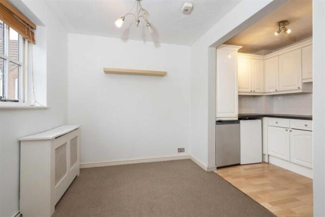 8 Morse Close, Chippenham    Oct 2025 006.JPG