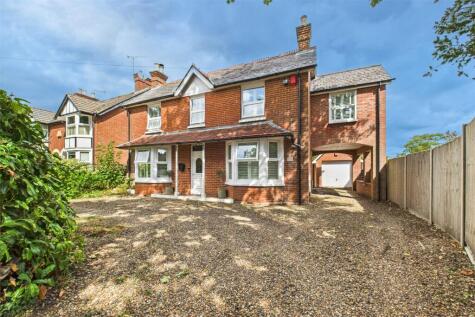 Reading Road, Blackwater, Camberley, GU17