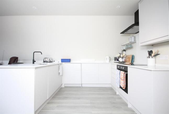 Kitchen (2).JPG