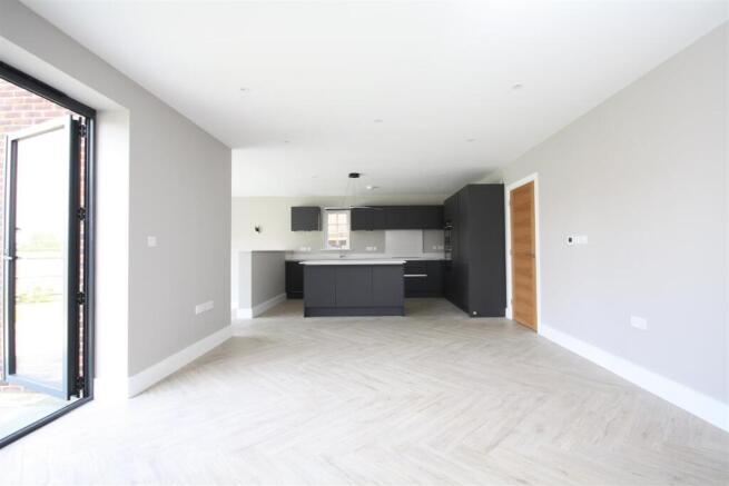 kitchen dining room.JPG
