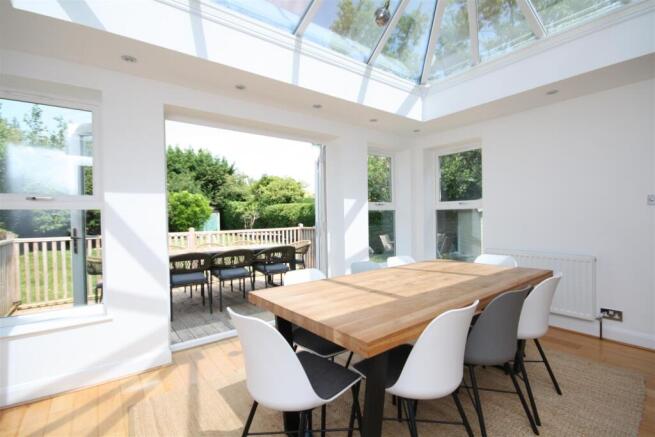 Open plan dining inside outside.JPG