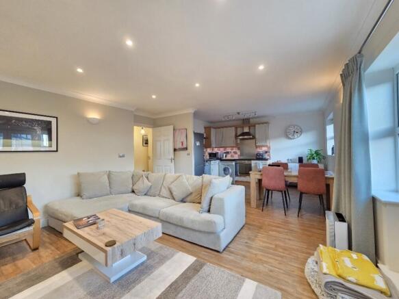 20251119_153243_resized