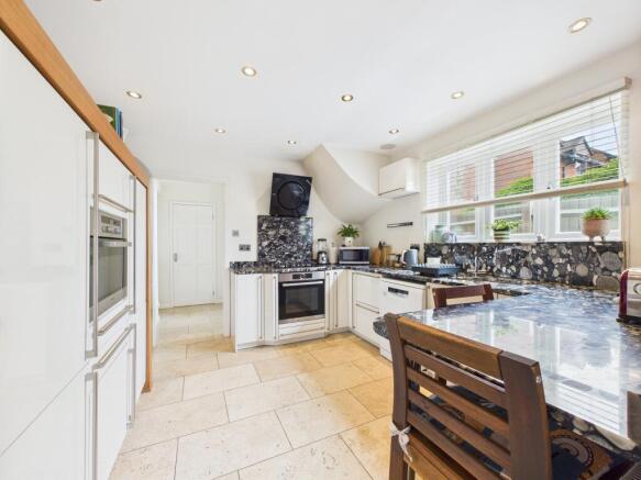 CAM02909G0-PR0424-STILL008