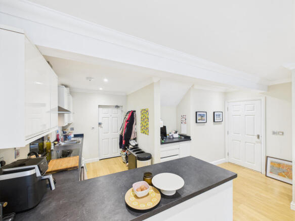 CAM02909G0-PR0456-STILL017