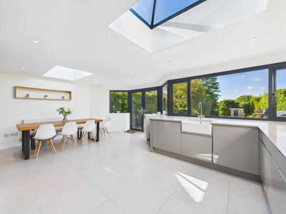 CAM02909G0-PR0478-STILL015