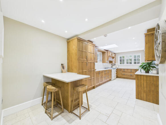 CAM01354G0-PR0600-STILL014