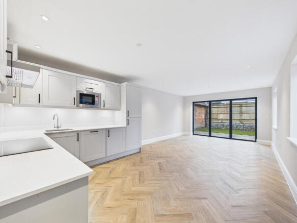 CAM01354G0-PR0620-STILL002