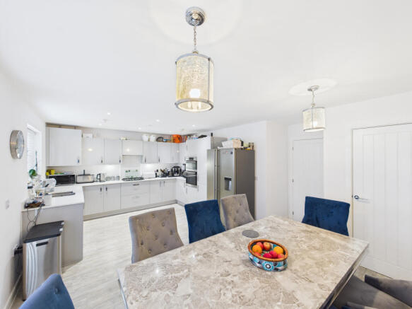 CAM01354G0-PR0628-STILL009