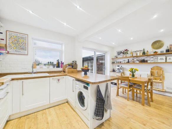 CAM01354G0-PR0638-STILL005