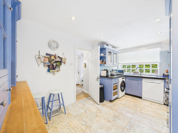 CAM01354G0-PR0601-STILL009