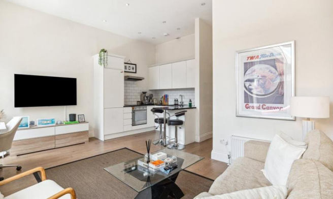18 - 99 baker street 1 14.05.png
