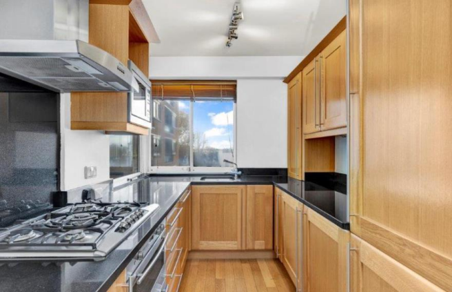 14 - 95 avenue road 1 20.10.png