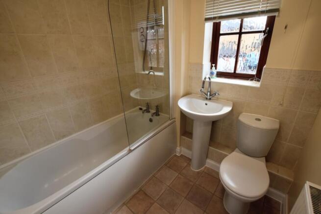 18 Babylon bathroom