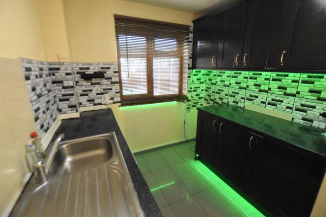 90 Golden Drive kitchen 2