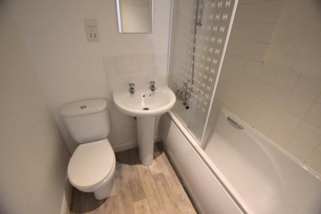 36 Radstock Crescent bathroom