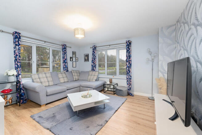 176 Queens Cresce...