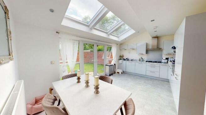 KITCHEN/DINING ROOM