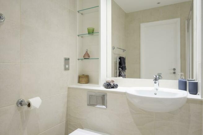 En-suite bathroom with shower