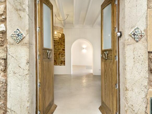 townhouse-for-sale-Alaró-Living-Blue-Mallorca (11)-enhanced-staging-exterior-mediterrean