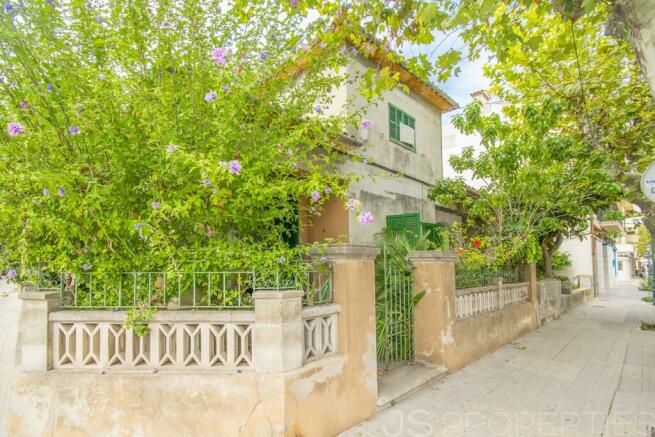 TRADITIONAL TOWNHOUSE TO REFORM IN THE HEART OF POLLENSA