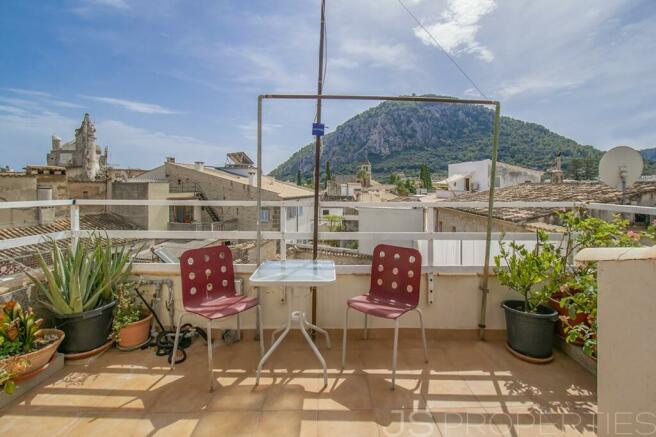 TRADITIONAL MALLORCAN TOWNHOUSE WITH A MODERN TOUCH FOR SALE IN POLLENSA 
