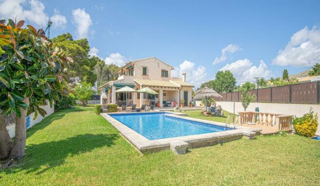 AMAZING VILLA FOR SALE IN PUERTO POLLENSA WITH JACUZZI