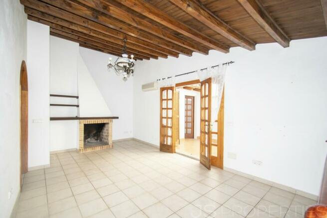 TRADITIONAL TOWNHOUSE FOR SALE IN THE HEART OF COSTITX