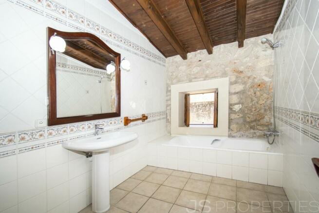 TRADITIONAL TOWNHOUSE FOR SALE IN THE HEART OF COSTITX