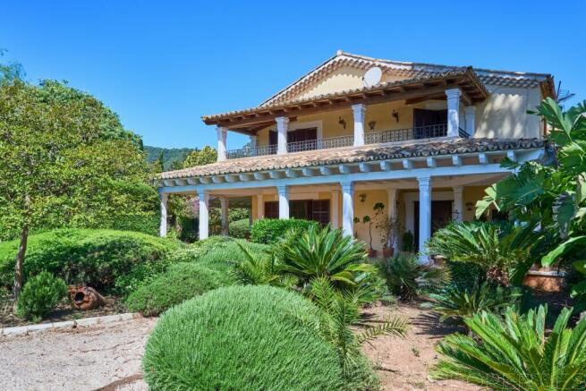 Rustic villa for sale 