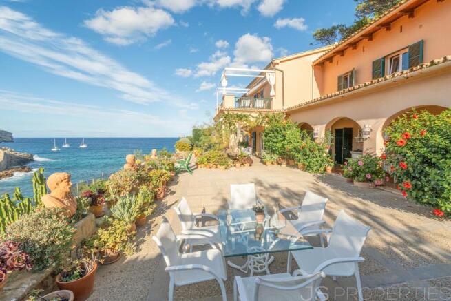 Excellent Villa with spectacular sea views 