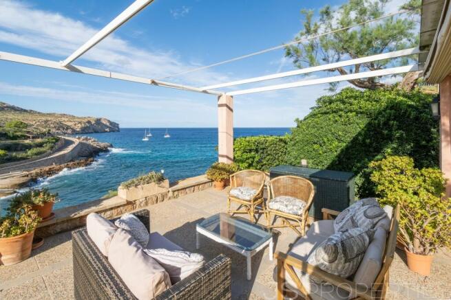 Excellent Villa with spectacular sea views 