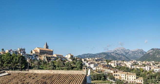 TOWNHOUSE IN CAMPANET WITH UNIQUE VIEWS