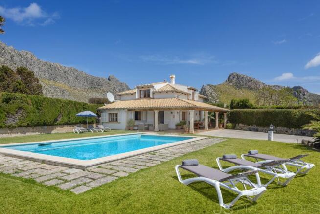 Rustic Villa in walking distance to Port de Pollenca
