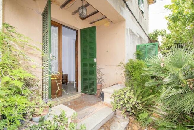 TRADITIONAL TOWNHOUSE TO REFORM IN THE HEART OF POLLENSA