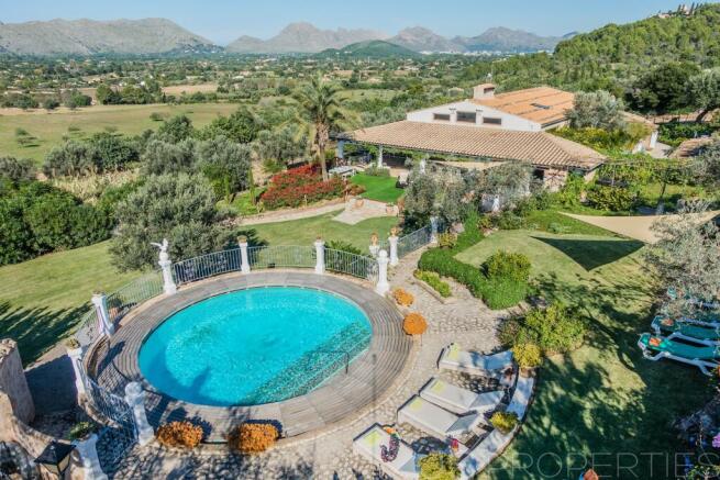 BEAUTIFUL COUNTRY VILLA IN IDEAL LOCATION CLOSE TO POLLENSA