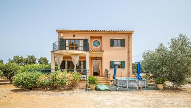 VILLA FOR SALE IN THE COUNTRYSIDE