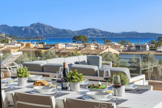 MAGNIFICENT VILLA WITH UNOBSTRUCTED VIEWS OF PUERTO POLLENSA BAY