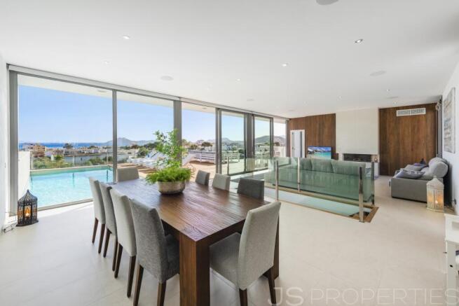 MAGNIFICENT VILLA WITH UNOBSTRUCTED VIEWS OF PUERTO POLLENSA BAY
