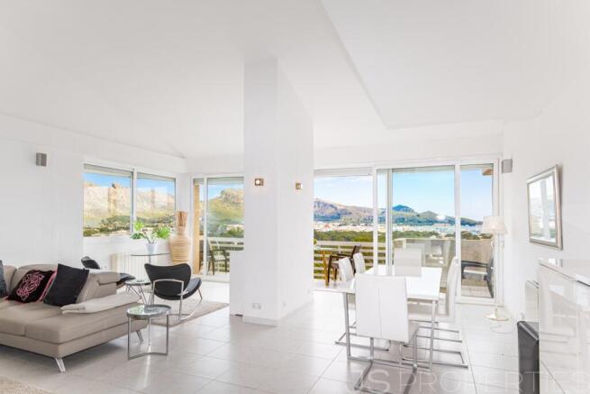 Penthouse in Gotmar with 3 Bedrooms and Sea View