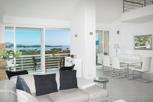 Penthouse in Gotmar with 3 Bedrooms and Sea View