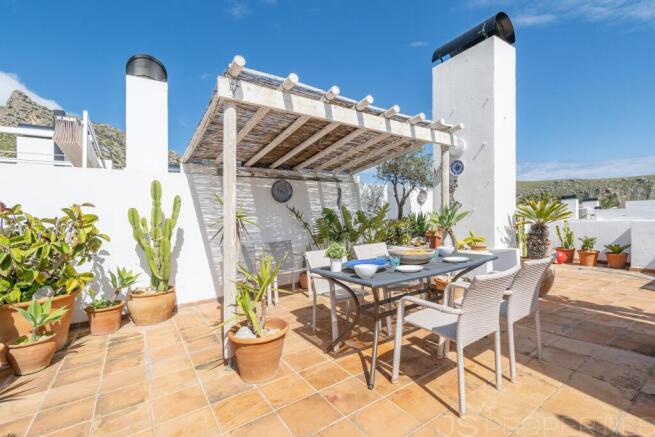 PENTHOUSE, AMAZINGLY LOCATED WITH TOURIST LICENCE