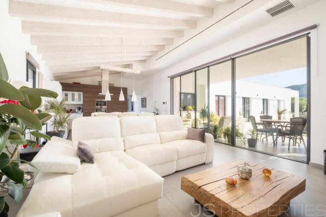 Beautiful new villa in Crestatx ideal for a family