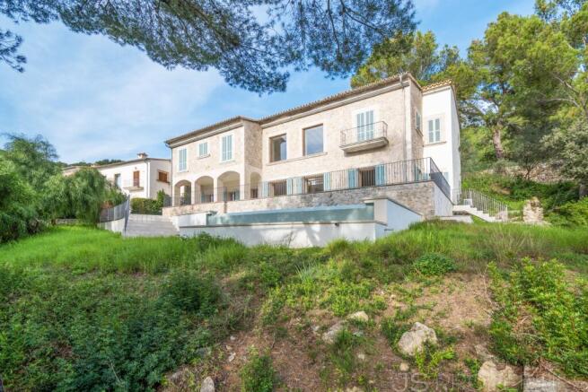 Exceptional Villa with Panoramic Golf Views