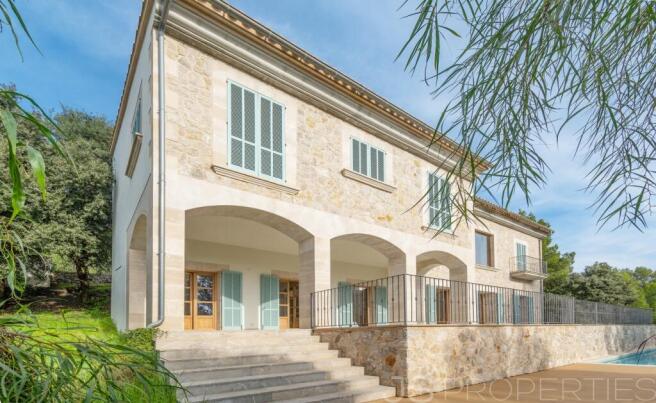 Exceptional Villa with Panoramic Golf Views