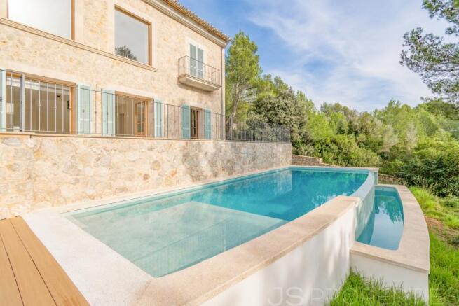 Exceptional Villa with Panoramic Golf Views